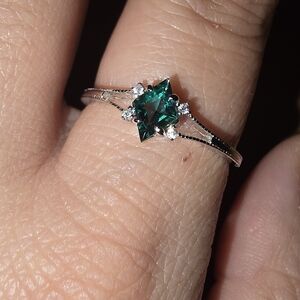 Elegant Green Gemstone Silver Ring